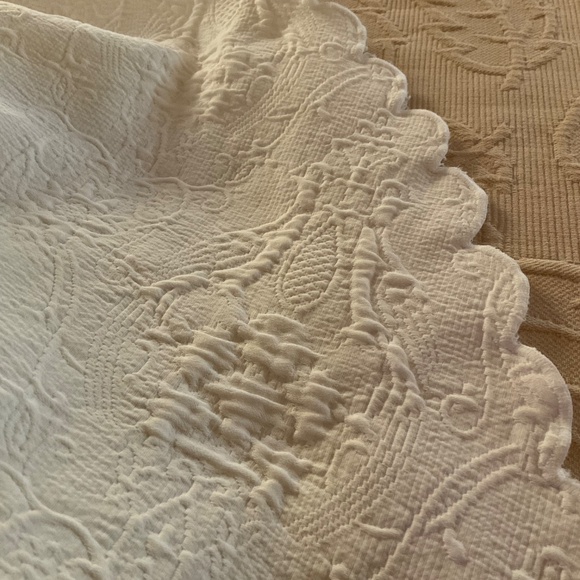 Pink Bates Queen Elizabeth Matelasse Bedspread White Fringed Coverlet 83x100 - Picture 8 of 9